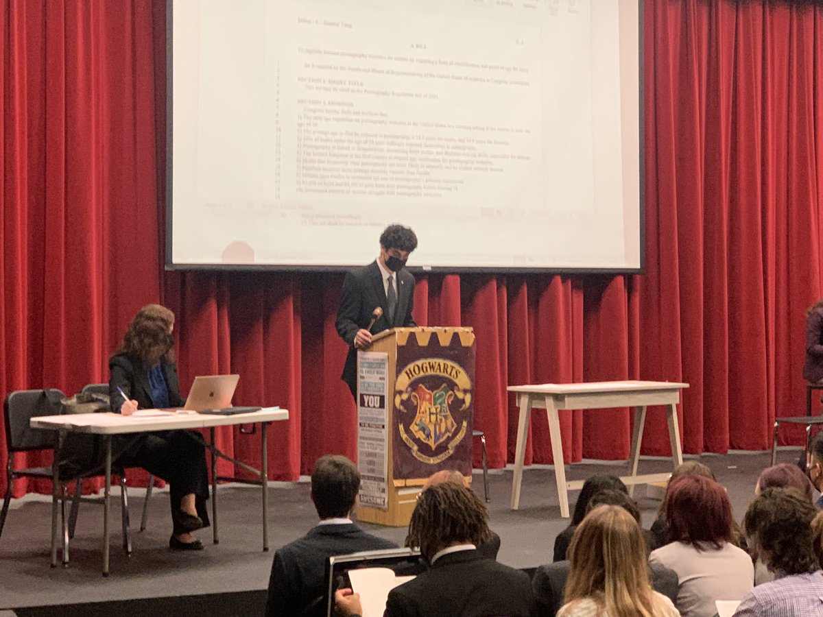 Principal_Coop's tweet photo. The Stars and Stripes senate debating important legislation- current topic - tighter regulations on explicit material on the internet. 👏🏼 #mockcongress #changemakers @northgatehs https://t.co/wZB1mZqiAo