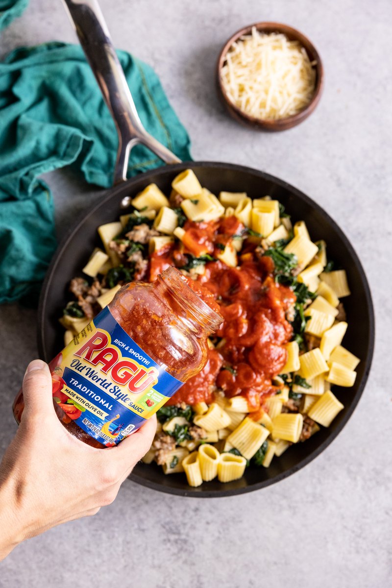 sharedappetite's tweet image. Making weeknight dinner with the kids is EASY with this RAGÚ® Old World Style® Traditional Sauce I picked up at Stop &amp;amp; Shop! #ad tinyurl.com/2p8crat7