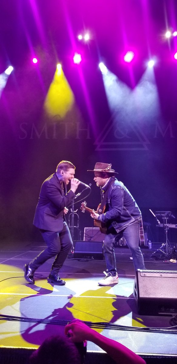 JennlovesRock's tweet photo. Can we rewind last night!! Man what a night at Graceland!!! I love going to Memphis for a show with my favs!! https://t.co/PlEocihe2e