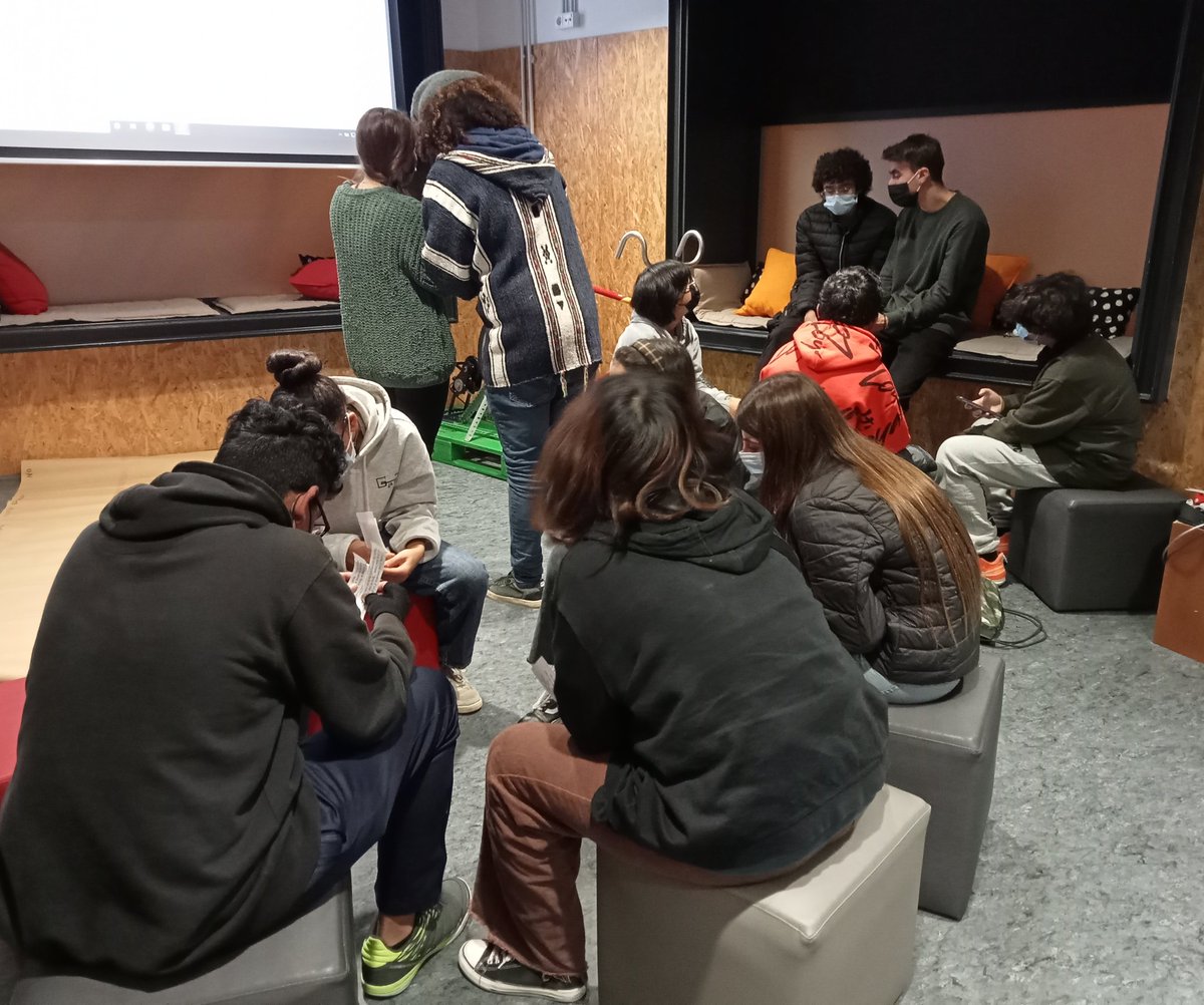secretariat_shb's tweet photo. Amb el jovent de l' #AprenemCompartint hem anat a l' @espailaclau a treballar què són les #ViolenciesMasclistes i com podem contribuir a erradicar-les. Gràcies i seguim! #25N https://t.co/fCDvUZYHg3