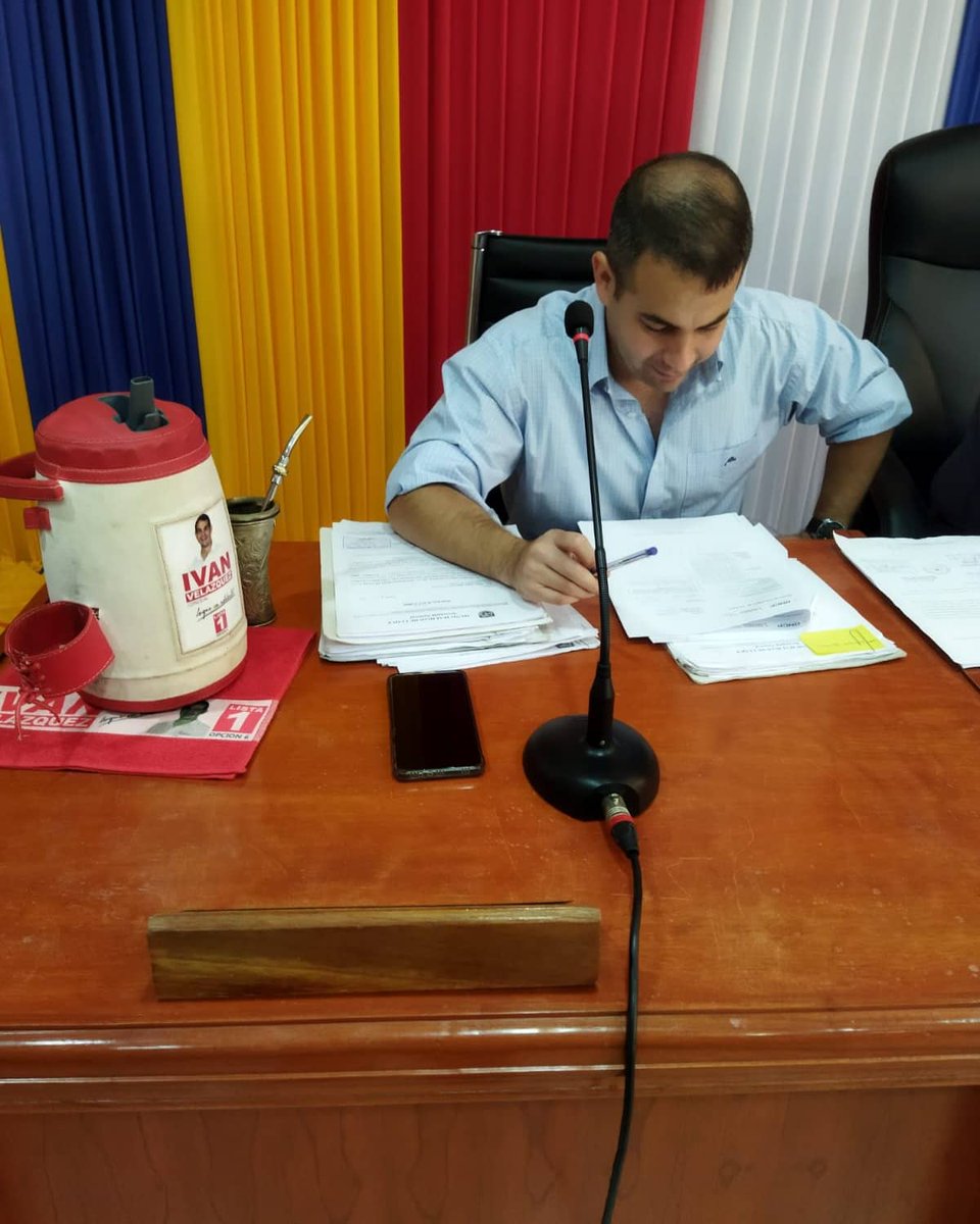 IVelazquez2021's tweet photo. #Miercoles ▶️ Reunión de comisiones para tratar expedientes de los ciudadanos 🙌 Desde la Comisión de Legislación vamos a poner todo nuestro esfuerzo para dar celeridad a los expedientes, que algunos datan del año 2020.
#MásAcción #MenosPromesas
#LuquevaAdelante #IvanVelazquez https://t.co/gqR33IJUyW