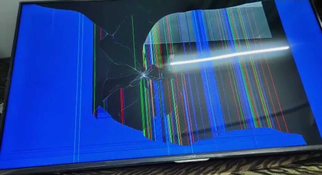 ikshatri's tweet photo. @delhivery @help_delhivery received damage delivery by delivery my tv is broken

8673110139952 (LR Number: 212352789) https://t.co/ynVFAKQovc