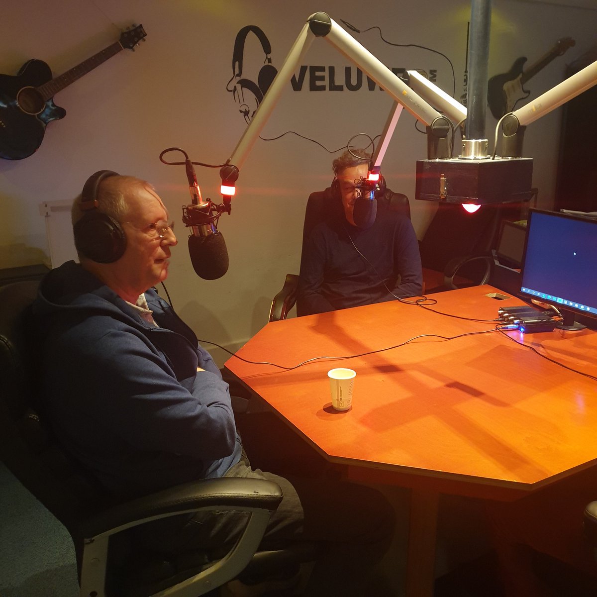 Peter brink van Kleindenhaag #veluwefm zeer benieuwd naar programma vvdputten hier toegelicht door albert de bruin en jorrit heinen