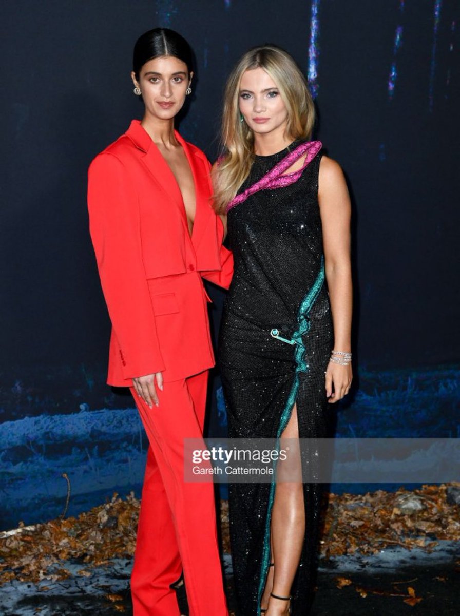 anya chalotra and freya allan at the witcher season 2 premiere