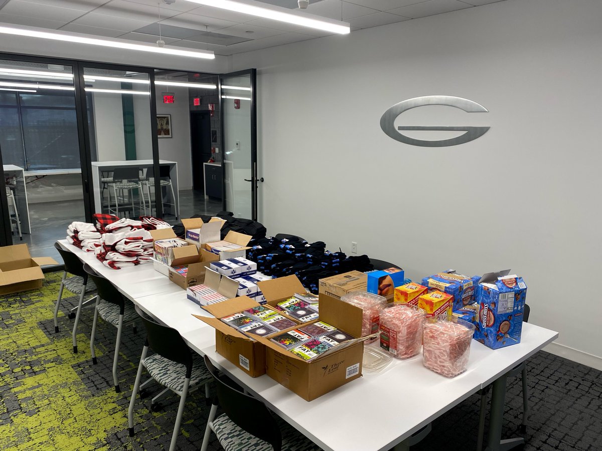 ggreeneconst's tweet photo. Our staff assembled 120 Stockings for @soldiersangels Holiday Stockings for Heroes! Each Stocking was filled with Playing Cards, Word Games, a Notebook, Gloves, Candy Canes, Slim Jims, Hot Chocolate and held all together by a Knit Hat on Top! https://t.co/xcF39nHdvO