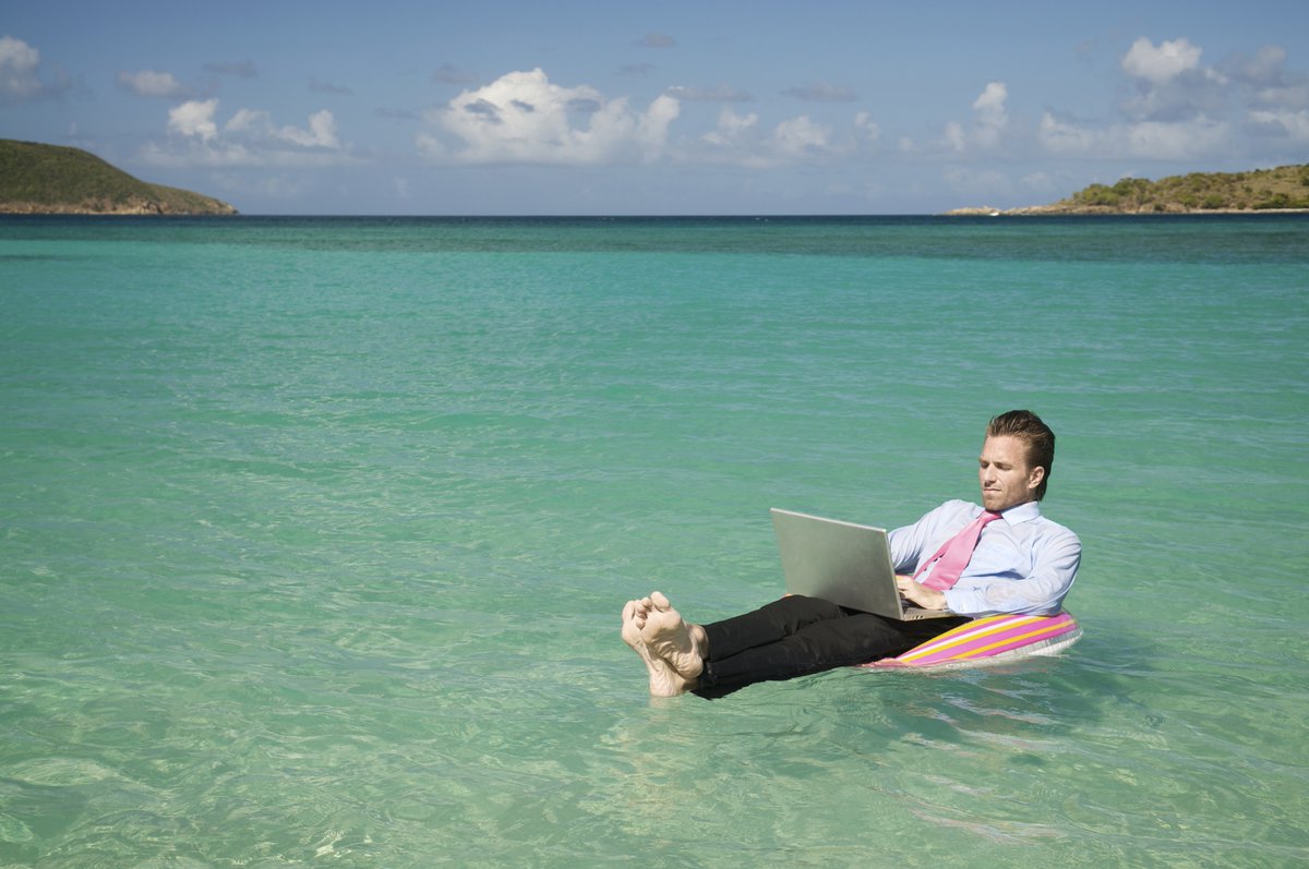 WhitridgeVoice's tweet photo. Need a break from your job search or feeling like you need a change from your home office? Check out these warm destinations that celebrate the holidays in style: https://t.co/OCWukzT1qA #WhitridgeVoice #JobSearch #RemoteWork #HolidaySpirit #HolidaySeason #StaffingAndRecruiting https://t.co/H8KvmylGXL
