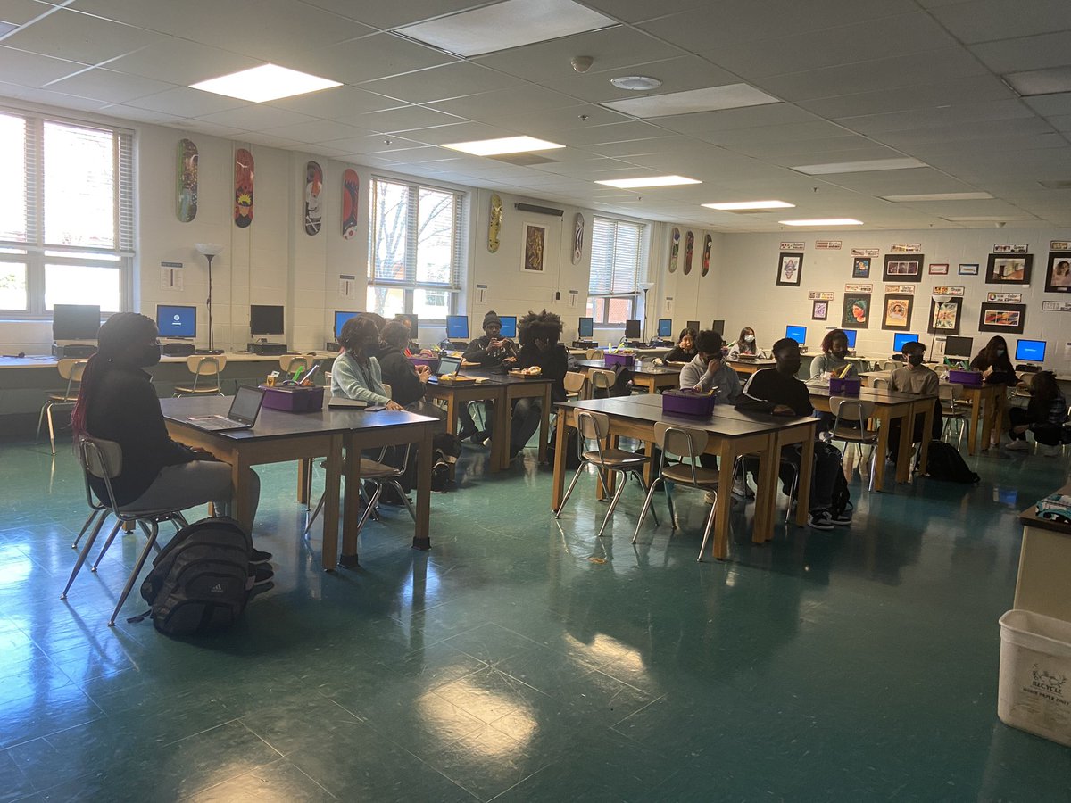Our very own Ms. Davis and a special MSP presentation about scholarships! <a href="/NorthwestMSP/">NorthwestMSP</a> @AP_ews_NWJags <a href="/NorthwestJags/">NWJagsPrincipal</a> “Start small and use the school resources!”