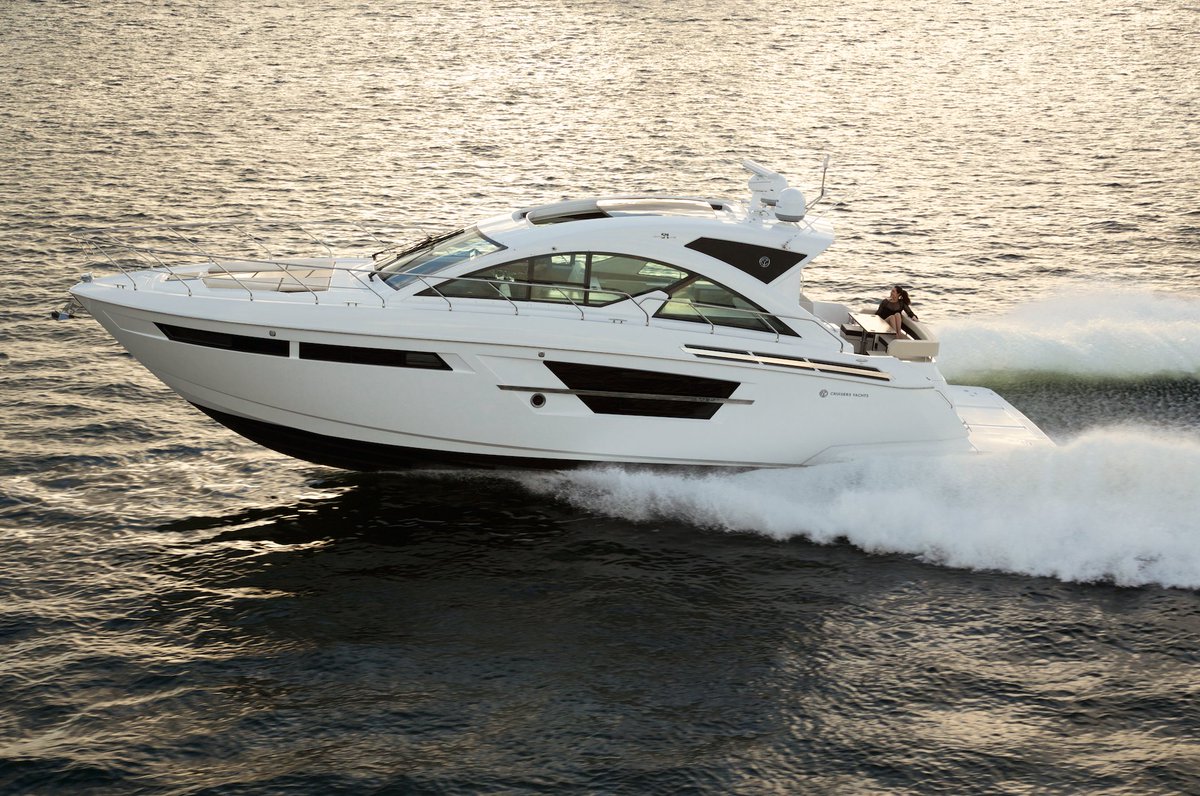 CruisersYachts's tweet photo. Out to sea or at the dock, the 54 Cantius offers a complete set of luxury amenities! #54cantius #onthewater #atthedock #bestinitsclass https://t.co/2Ias3TPmyk