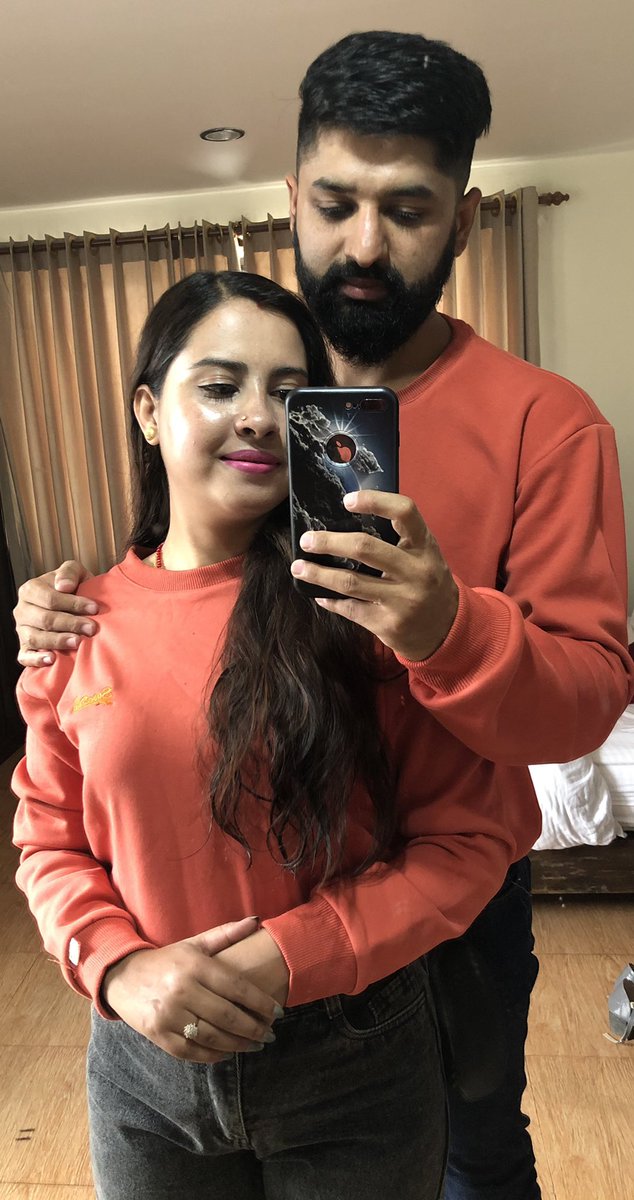 अरुलाई हो बोलेर आवाजले आफ्ना कुरा बुजाउने 
तिमी त धड्कन सुनेर बुझछौ नी माया ।
#Happy_anniversary_maya