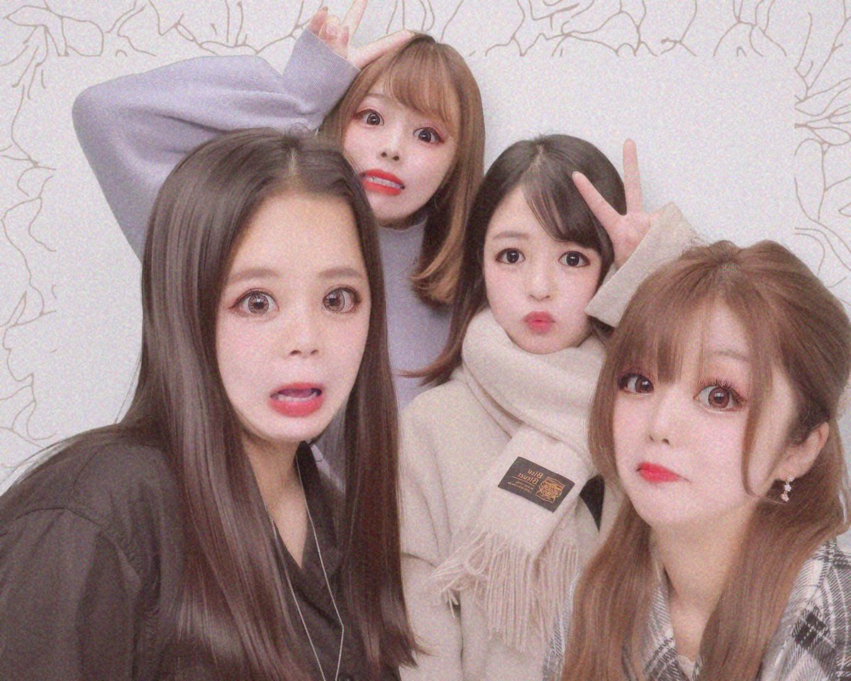 momo_bbk7kpp's tweet photo. 私が1番末っ子。
なんだかんだ可愛がってくれた
お姉様方😻😻

また次もお誘いください〔？〕 https://t.co/Xyf3t6fIbS