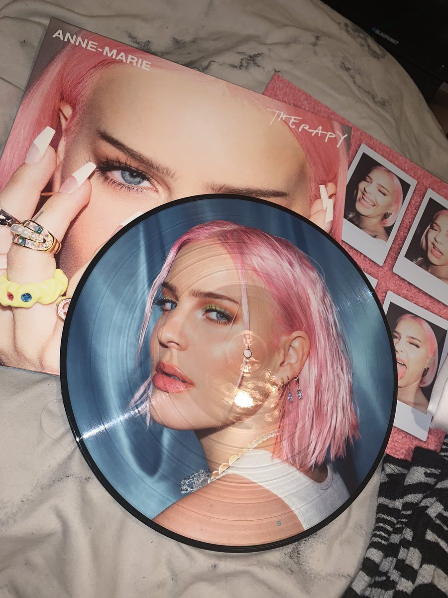 MACHINEMADS's tweet photo. I am happy however my bank account is not 😁💞 @AnneMarie I love you x https://t.co/ADDA5dTXKd
