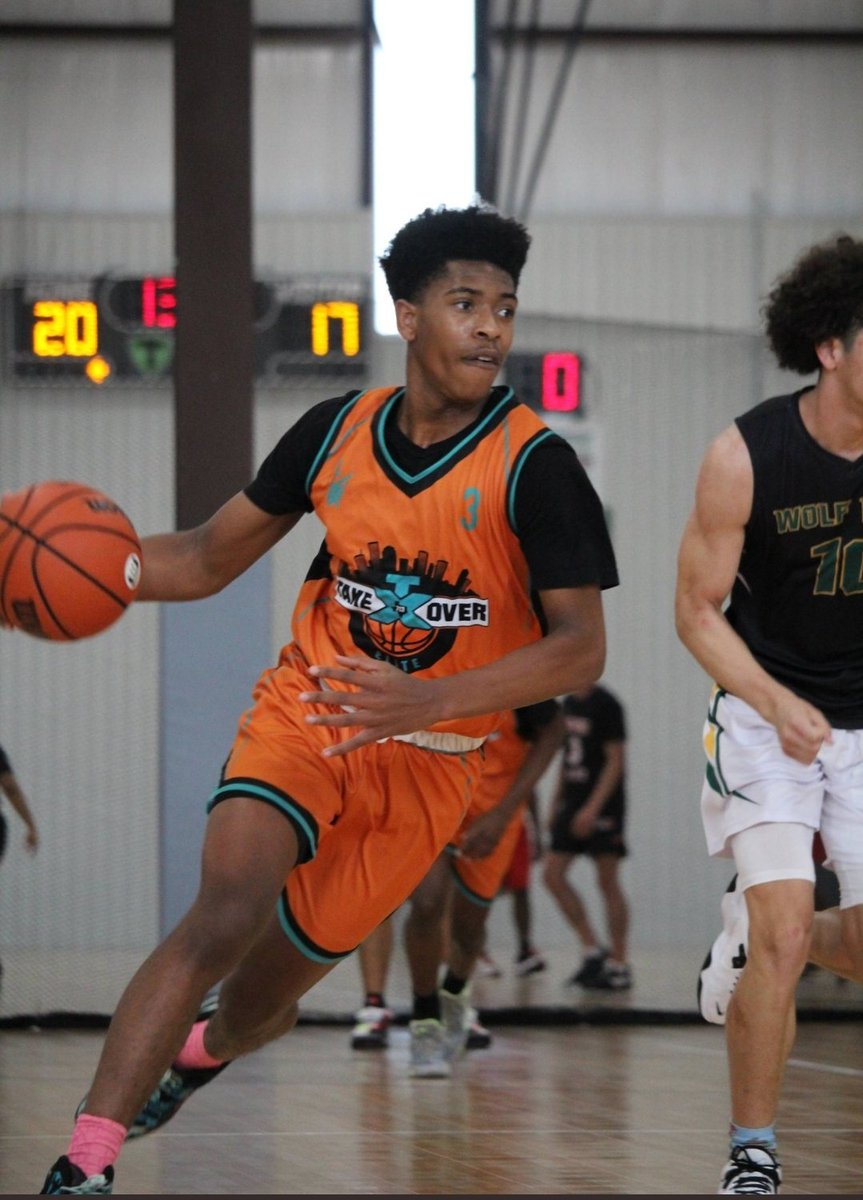 AllNOneSports1's tweet photo. ๐
'22 G, Aaron Williams @Williams_Aaron3 6'3, 185 lb, finishes the district opener
vs. Angleton
22pts, 9rebs, & 2stls
3/6 (50%TP).
The senior guard is currently leading the team in rebounds this season.
@4YFilms @vypehouston @TxTakeover_Ned @fbheraldsports @HHS_Boys_Bball https://t.co/zRvOdkVChM