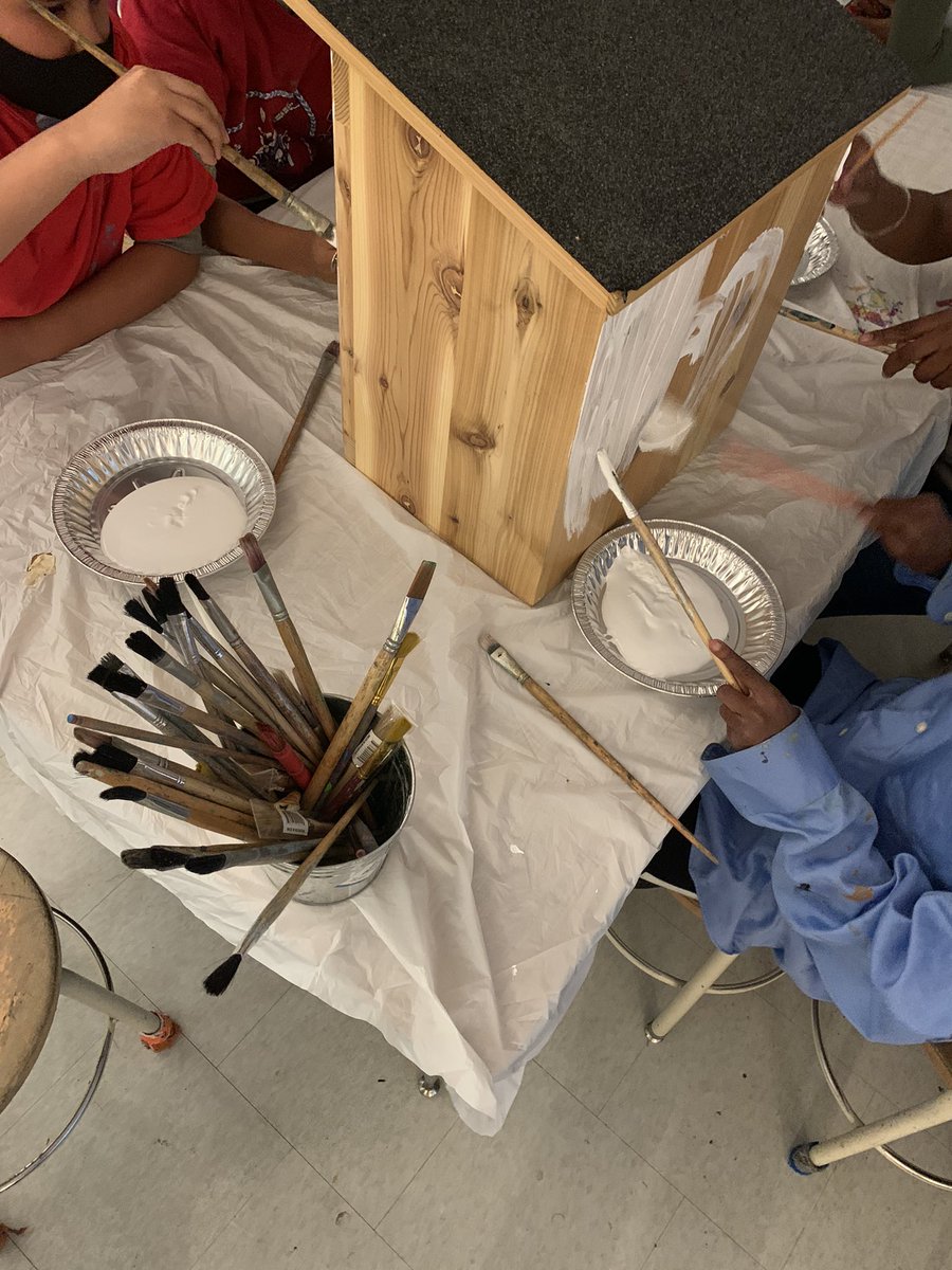 Ms_Dematatis's tweet photo. .@SouthLakeES 5th graders in EBB are in the process of designing the free little diverse library donated to South Lake by @BrosWBooks ! Thank you @BrosWBooks ! Stay tuned for final product! https://t.co/j2dj7LBrCP