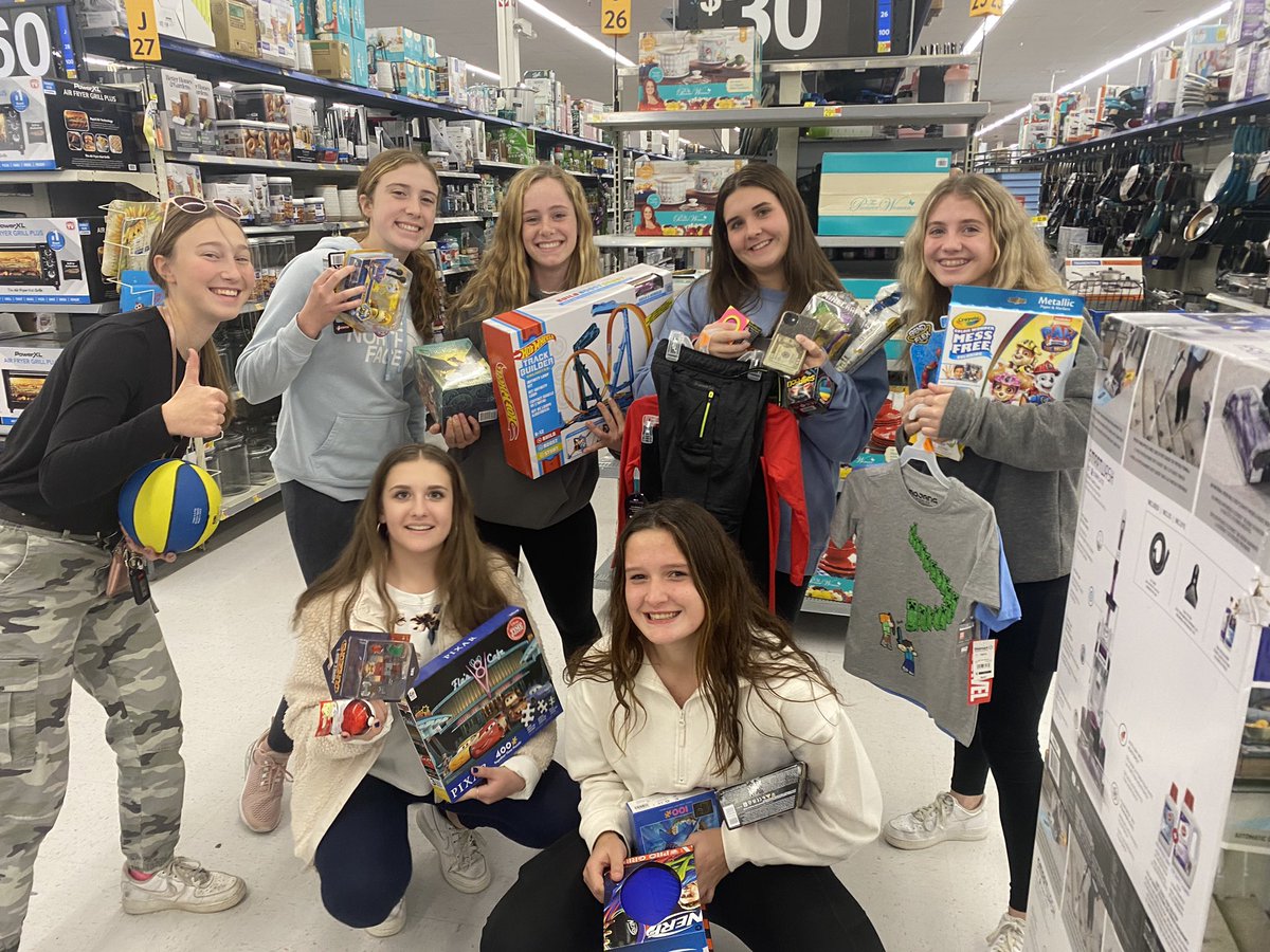 SVSoftballSV's tweet photo. SV Softball shopping for Neighbors for Neighbors.  Local non-profit providing gifts for children in the area for Christmas 🎄🎅🏻 https://t.co/G6lQAiBLYP