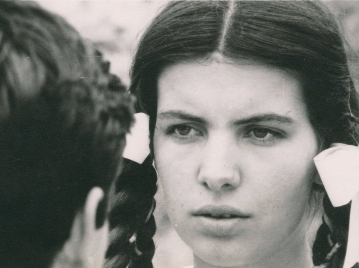 Happy birthday to Kinostudio director, Kristaq Mitro! With his creative partner Ibrahim Muçaj, Mitro made nearly a dozen memorable Albanian movies. An unforgettable image from their NUSJA DHE SHTETERRETHIMI (The Bride and the Curfew) (1978) featuring actress Rajmonda Bulku.