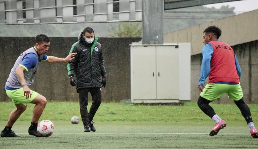 DPMAlbiverde's tweet photo. La temporada de Felipe Cornejo ha cargo de Deportes Puerto Montt:

•🛠 35 partidos
•✅ 14 victorias (7 como visitante) 
•➖ 13 empates
•❌ 8 derrotas
•📈 52,38% de rendimiento

Llegó como desconocido y cierra la temporada con la frente en alto. PIDE RENOVACIÓN ⛵. https://t.co/jrzqg8MI4z