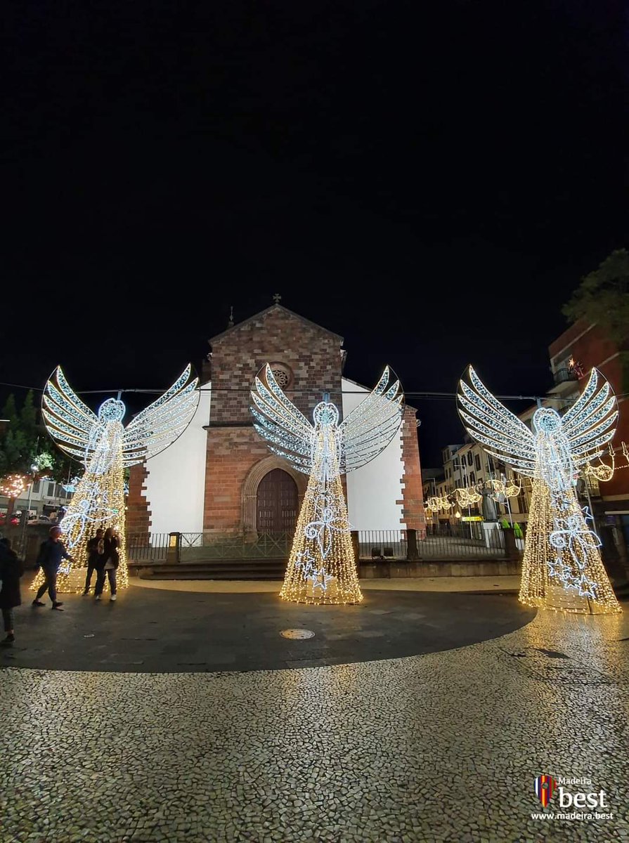 Christmas Lights are now ON 🎄
Happy Christmas!  
#Madeira #Funchal #Natal 