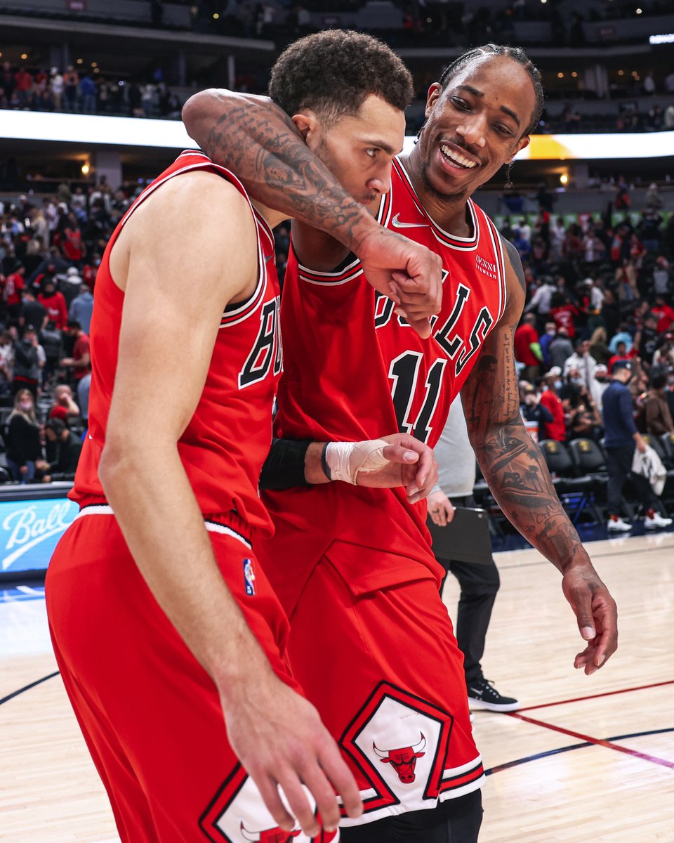 chicagobulls's tweet photo. Zach &amp; DeMar in November:

Zach:
25.3 points
5.2 reb
3.4 ast
48.9% FG

DeMar:
26.8 points
5.1 reb
4.1 ast
50.5% FG https://t.co/Rv8Q8hhQAe