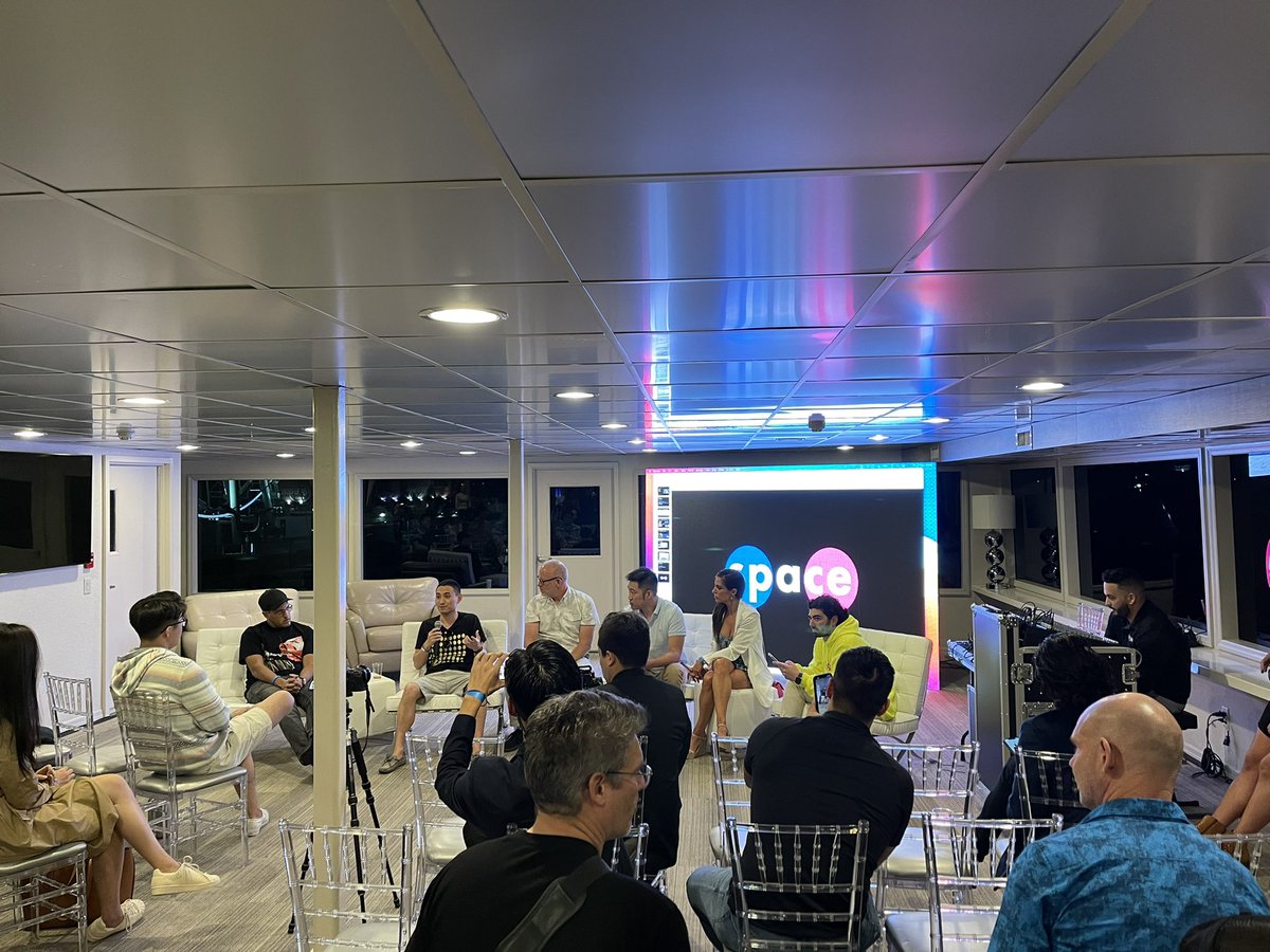 __hydron__'s tweet photo. Great panel on P2E and blockchain-based gaming

Thanks to our friends at @spacemetaverse for hosting

Also, respect to @genopets &amp; @Jaydchang for the recent raise and egg NFT drop

We are super bullish on move-to-earn 

Stay tuned 🙌 https://t.co/rX9Qj5ynZQ