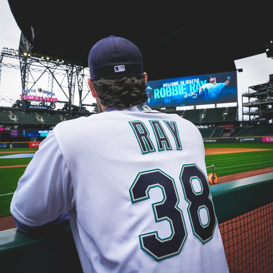 LosMarineros's tweet photo. La gran temporada 2021 del ganador del premio Cy Young de la Liga Americana, @RobbieRay.

🔥 2.84 ERA (1ro)  
🔥 248 K (1ro)  
🔥193.1 IP (1ro)  
🔥 32 juegos que inició (1ro) 
🔥 1.045 WHIP (1ro)  
🔥6.7 bWAR (1ro) 

Esto funcionará muy bien. 

#FielAlAzul https://t.co/nMcaTULhQo