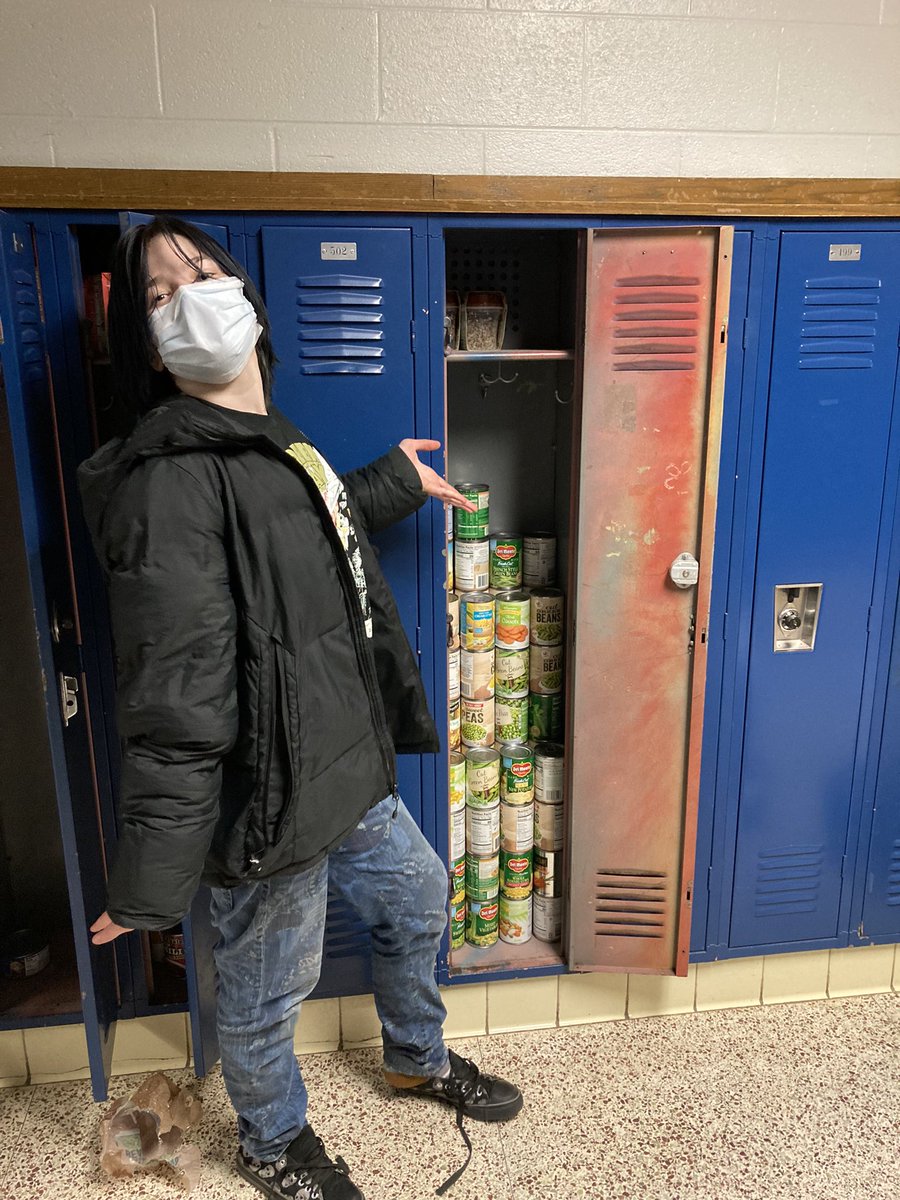 FrostOMMclub's tweet photo. Frost Minds Matter @FrostMSVA continues giving back to their community by challenging their classmates to donate to families in need. They’ve collected over 700 items &amp; counting! #OneFrost https://t.co/cdyblrx3oV