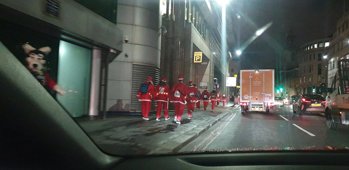 EMDoc_AB's tweet image. Thought of our @Ldn_Ambulance colleagues doing Santa in the city 5k this evening, hope everyone had a great time and kept warm! Don't forget to donate to the charities who are dedicating their time and efforts serving our communities. #Medic2 @LDNairamb