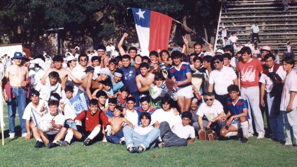 UnionSantaCruz's tweet photo. Hoy se cumplen 30 años (01/12/1991) del ascenso de Unión Santa Cruz a Segunda División (actual Primera B). Fue un 1 a 0 ante Deportes Laja con gol del histórico Mauro Pascual Céspedes. #VamosSantaCruz #AdelanteUnionistas #Desde1913 https://t.co/XB1w2OiVPh
