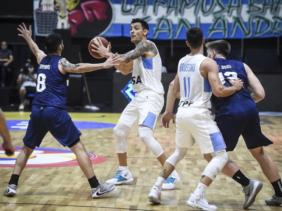 🎙 Herman Mándole: “Los jugadores argentinos son muy inteligentes, agarran y ejecutan rápido lo que plantea el director técnico”.

“En el segundo partido no estuvimos muy eficientes en ataque, pero sí en defensa”.