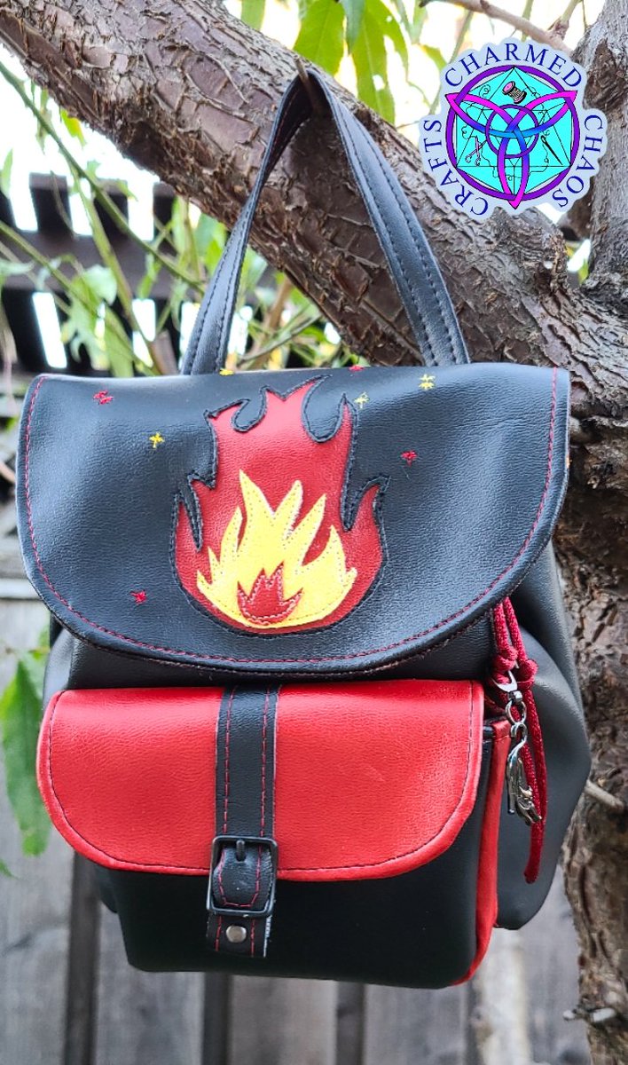 crafts_chaos's tweet photo. Such a fun #DiceBag to make. Kitty Pyromancer large #Dice Haversac hold over 350 #dice &amp; #spellcards . Custom vinyl flame cutouts, #kitty #fire #dunamancy fabric. Vinyl from @BigZFabric #DungeonsAndDragons #dnd5e #ttrpg https://t.co/vEiEhAVpzU https://t.co/Fo19g0rlyR