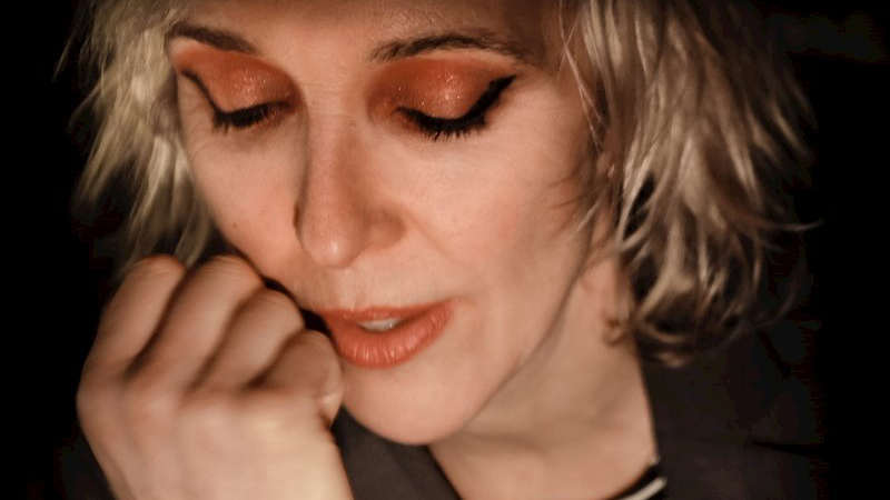 'Animals' from Dublin's <a href="/catdowlingmusic/">Cat Dowling</a> is "a stately collection of moody, bittersweet #indiepop, coming from a place of seasoned maturity, while also allowing for emotional vulnerability in the lyrical content" per <a href="/Smellslikesad/">SLIS</a> ~ tinyurl.com/yckp3mms <a href="/Gerryjhoran/">Gerry Horan</a> <a href="/CorkFifa/">FIFA Records</a>