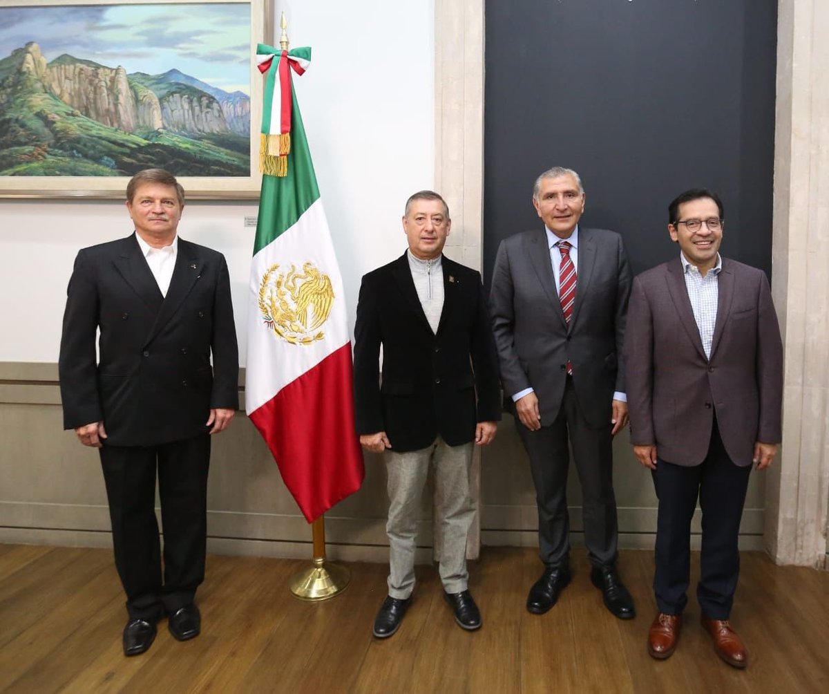 LuisAntoRamirez's tweet image. Agradezco la confianza del Presidente @lopezobrador_ por la nueva encomienda de encabezar el equipo de @NafinOficial y @bancomext. Me siento honrado por esta gran oportunidad de impulsar el crecimiento económico de nuestro país a través de la banca de desarrollo.