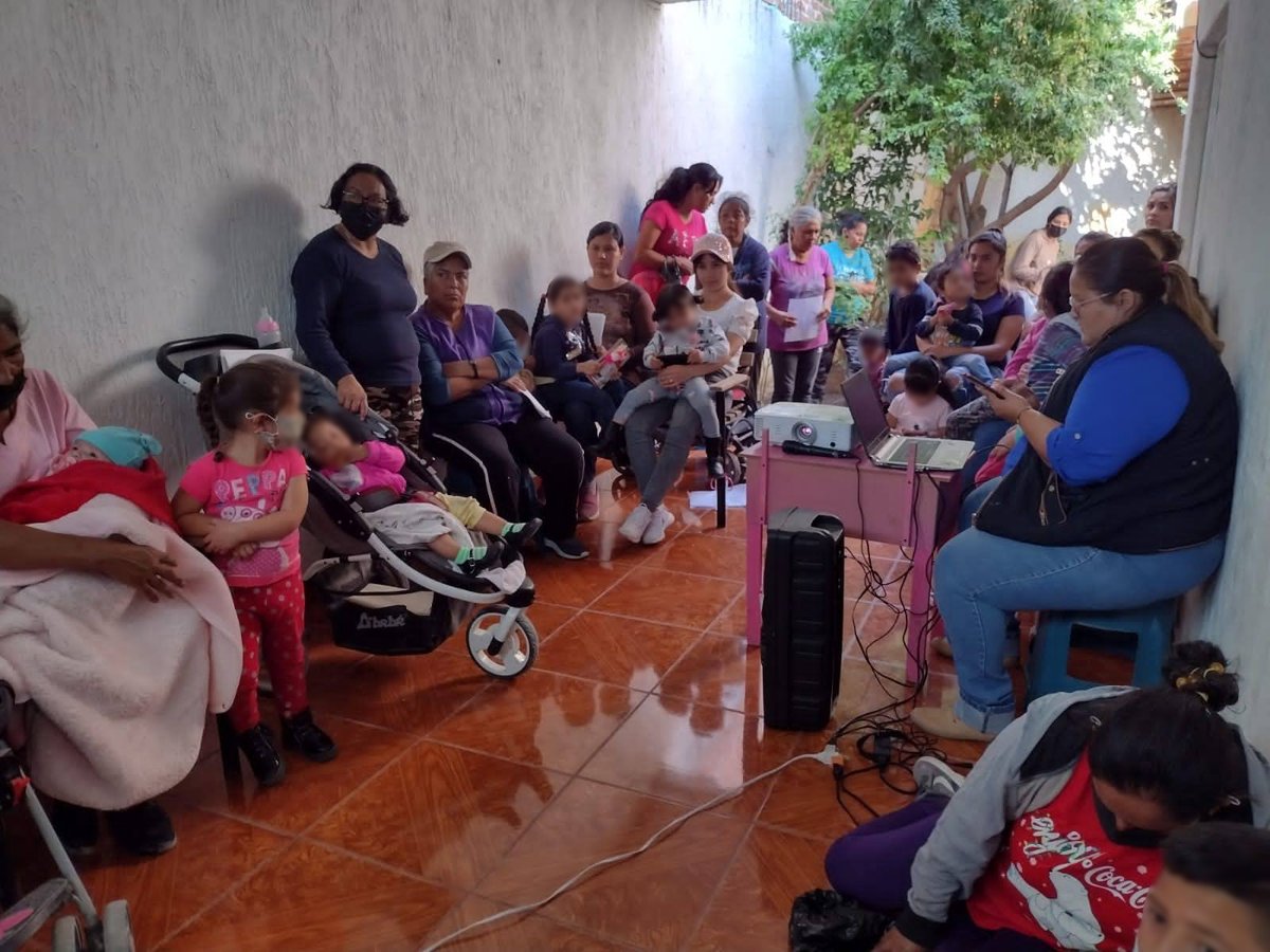 💃🏻 Acercamos espectáculos del #FIC a los grupos comunitarios del Programa Red Móvil.
En la colonia de San Javier, disfrutaron la presentación de la compañía de Danza Nahucalli
#DIFMunicipalPurísima
#EnFamiliaUnidosSíPodemos
#UnidosTrascendemos