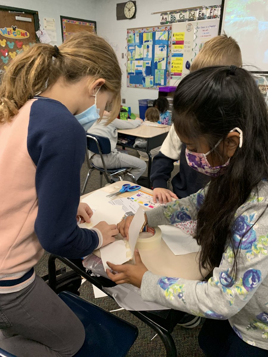 ms_pecoraro's tweet photo. Future engineers at work! Can you build a structure that can withstand a 10 second “earthquake”? @D13Jaguars #ilbsd13 #leadlikeajaguar https://t.co/wHuclpaVs4