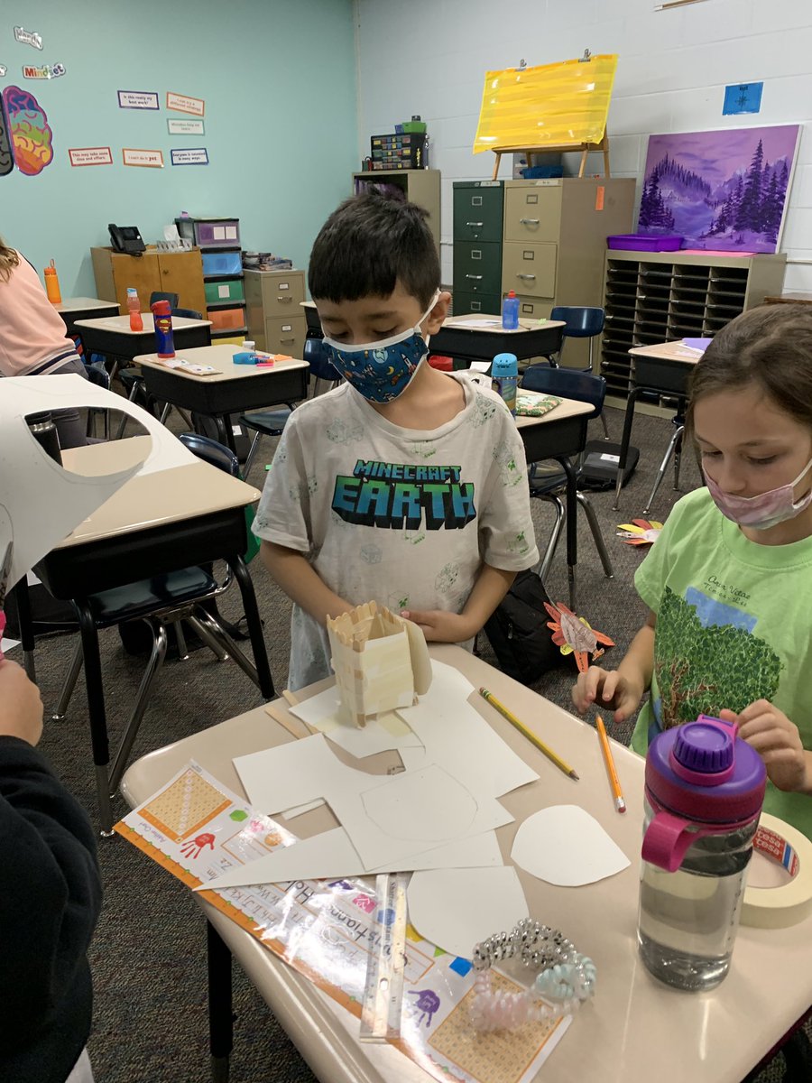 ms_pecoraro's tweet photo. Future engineers at work! Can you build a structure that can withstand a 10 second “earthquake”? @D13Jaguars #ilbsd13 #leadlikeajaguar https://t.co/wHuclpaVs4