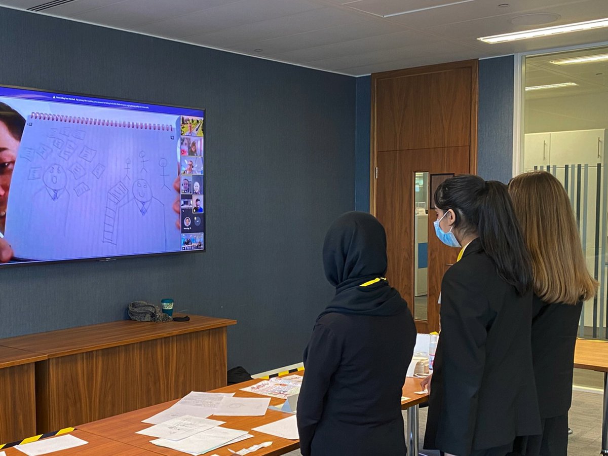 Katie_E_Booth's tweet photo. This morning I witnessed Team โBetter Mindsโ from @stedcamp fundraise to an audience of @HS2ltd employees for @BetterPathways, incl. asking them to draw what mental health means to them. The images drawn and stories shared by the audience were heartwarmingโฆ #CommunityApprentice https://t.co/gSBHN65kXT