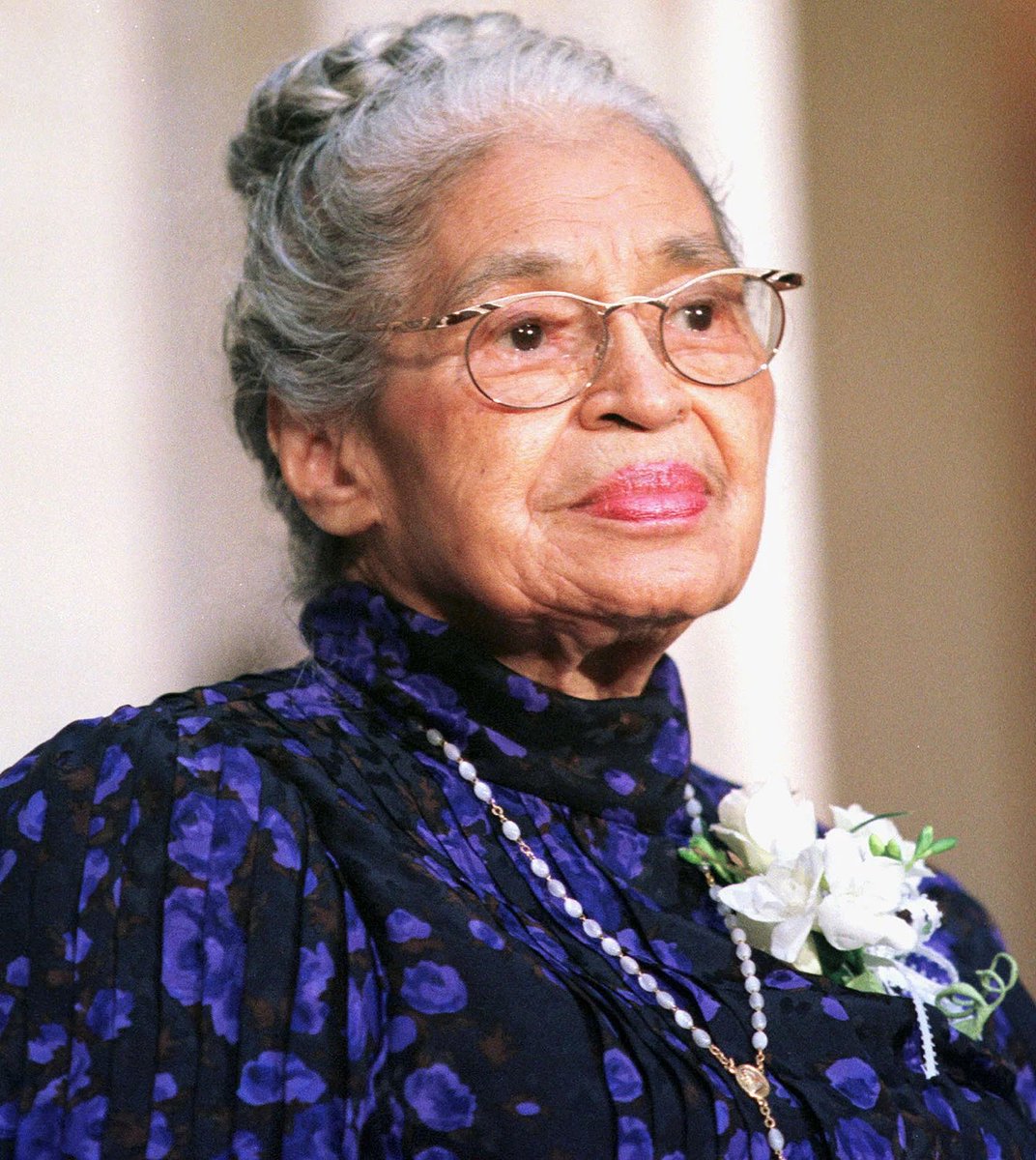 December 1st is quite a day to remember, today is the day that Rosa Parks refused to give up her seat in Montgomery, Alabama. Thus creating the Montgomery Bus Boycott, organized by the one and only Martin Luther King Jr. Do you remember? -H.F #History #December1st