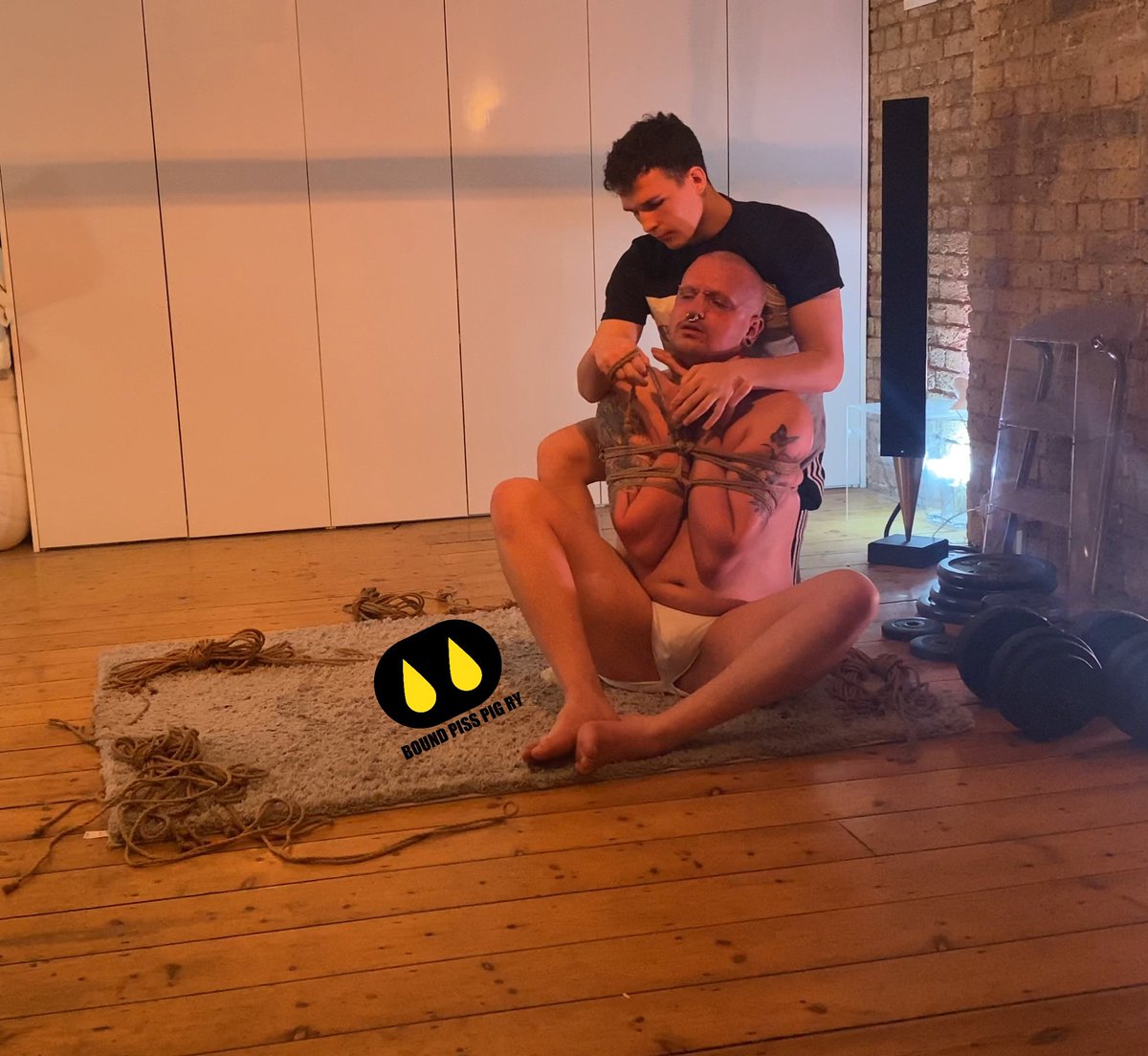 BoundPissPigRy's tweet photo. 1st December 

A very Intense Rope session with @HokaPup last week 
With a little bit of breath Play 

Thank you Sir Hoka Pup (scratch behind the ear)

#ropeplay #bondage #safebondagePlay 
#ropebunny #bondagebunny #ropeMaster #shibari #kinky #fetish https://t.co/D0Mk7MU0C8