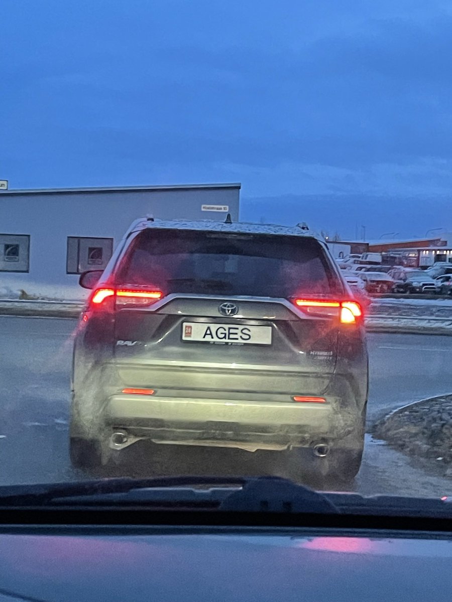 alexschweitz1's tweet photo. Greyið Agnes frænka er lesblind og var að fá sér einkanúmer. Ég held ég sleppi því bara að láta hana vita….. https://t.co/ipfIcS4ANh