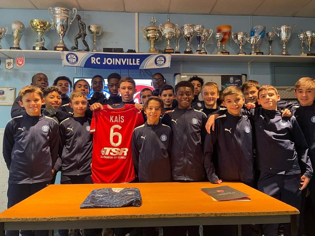 LPIFF75's tweet photo. 📸 [U14] Félicitations au jeune Kais Lesueur (@JoinvilleRc), formé depuis de nombreuses années et sa première licence en U6 au sein du club du Val-de-Marne, qui prendra en 2023 la direction du Mont Houy, le centre technique du @VAFC https://t.co/0ol8ltU4Gp