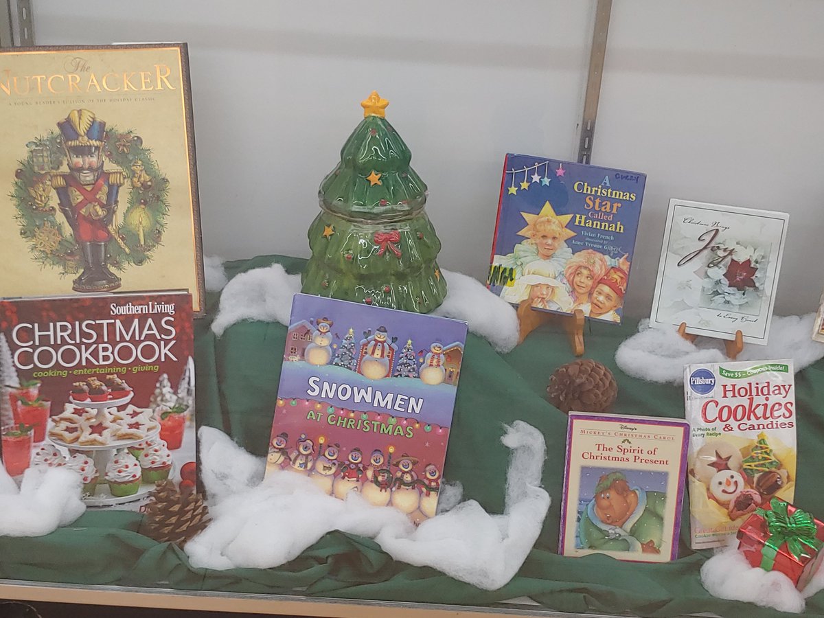 MemphisGoodwill's tweet photo. Did you know that we have 2 bookstores? Visit our Horn Lake and McCullough book stores.  Check out these titles at our Horn Lake bookstore.  Did you notice their holiday collection?  For locations visit:  https://t.co/DpZkqgYVrF  #books #getitatgoodwill #booknerd #WednesdayWis https://t.co/uR0vZN7z8B
