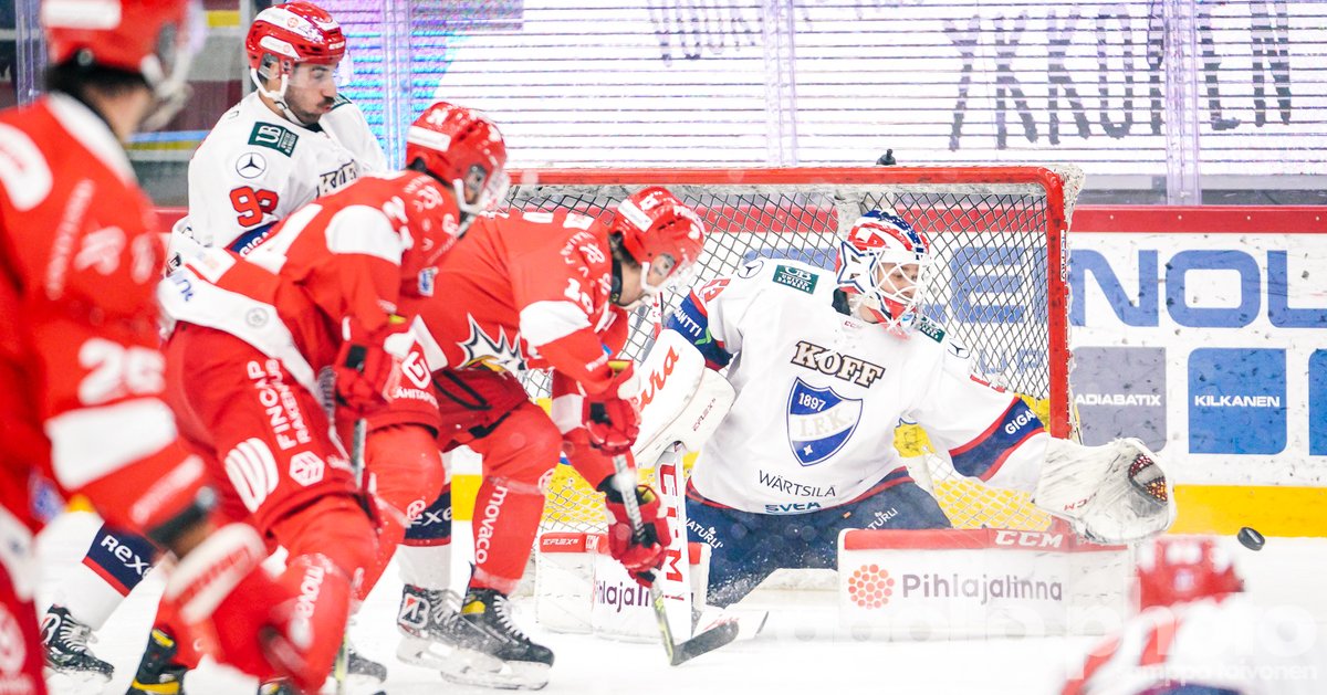 APhotoOffic's tweet image. Erään urheilukuvaajan jakomielitauti-päivä oli tänään kun @VaasanSport ja @HIFKHockey kohtasivat #vaasa:ssa.

Kuvat: @stoivonen 

#staytuna #4shots #urheilukuvaus #sportsphotography #gamedayphotos #apollophoto #liiga #vaasansport #hifk #sonysportsshooter #bealpha #hockeyphotos