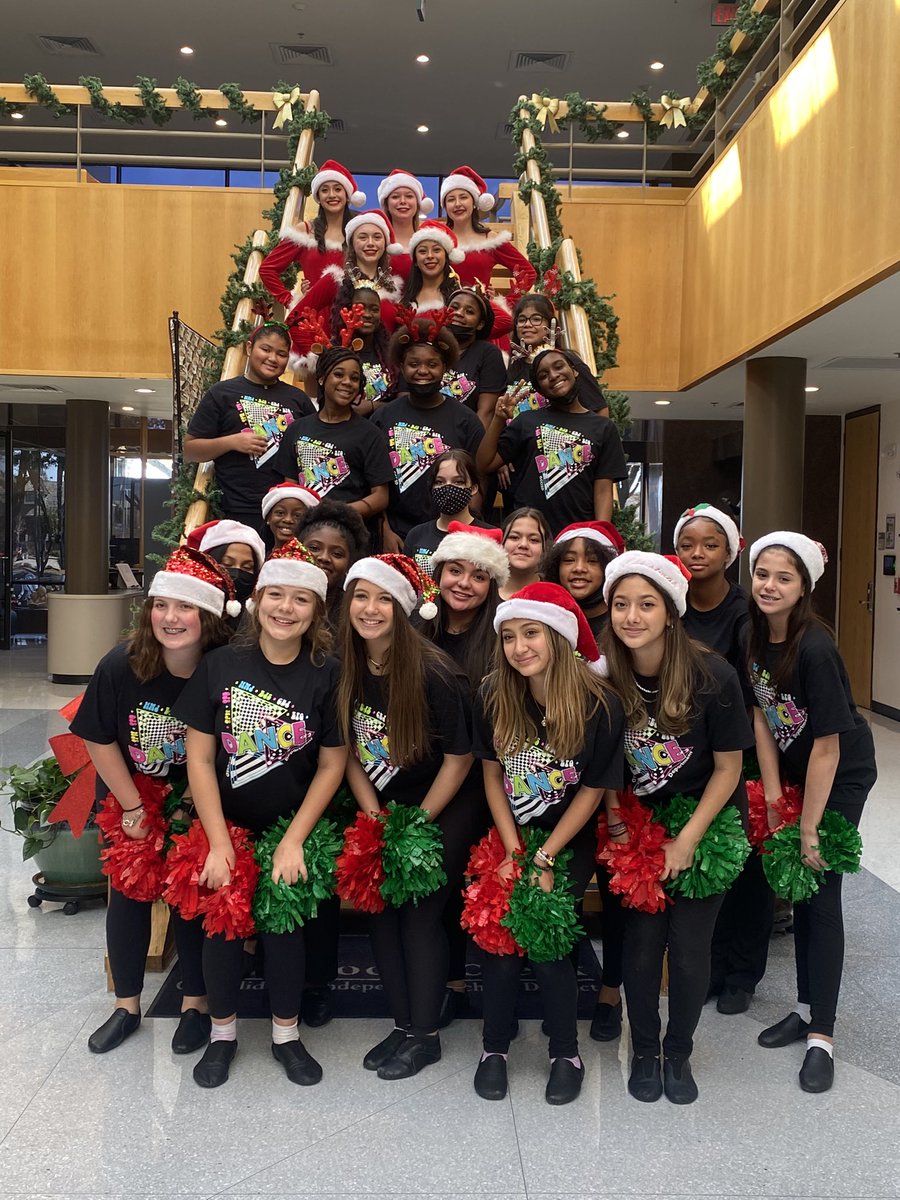 StarsSterling's tweet photo. It was an honor to help kick off the 12 Days of Christmas at the GCCISD Admin Building with our Gentry &amp; CBJ Junior High dance department students. Our Field officers loved performing! https://t.co/UQjpdQHfSR