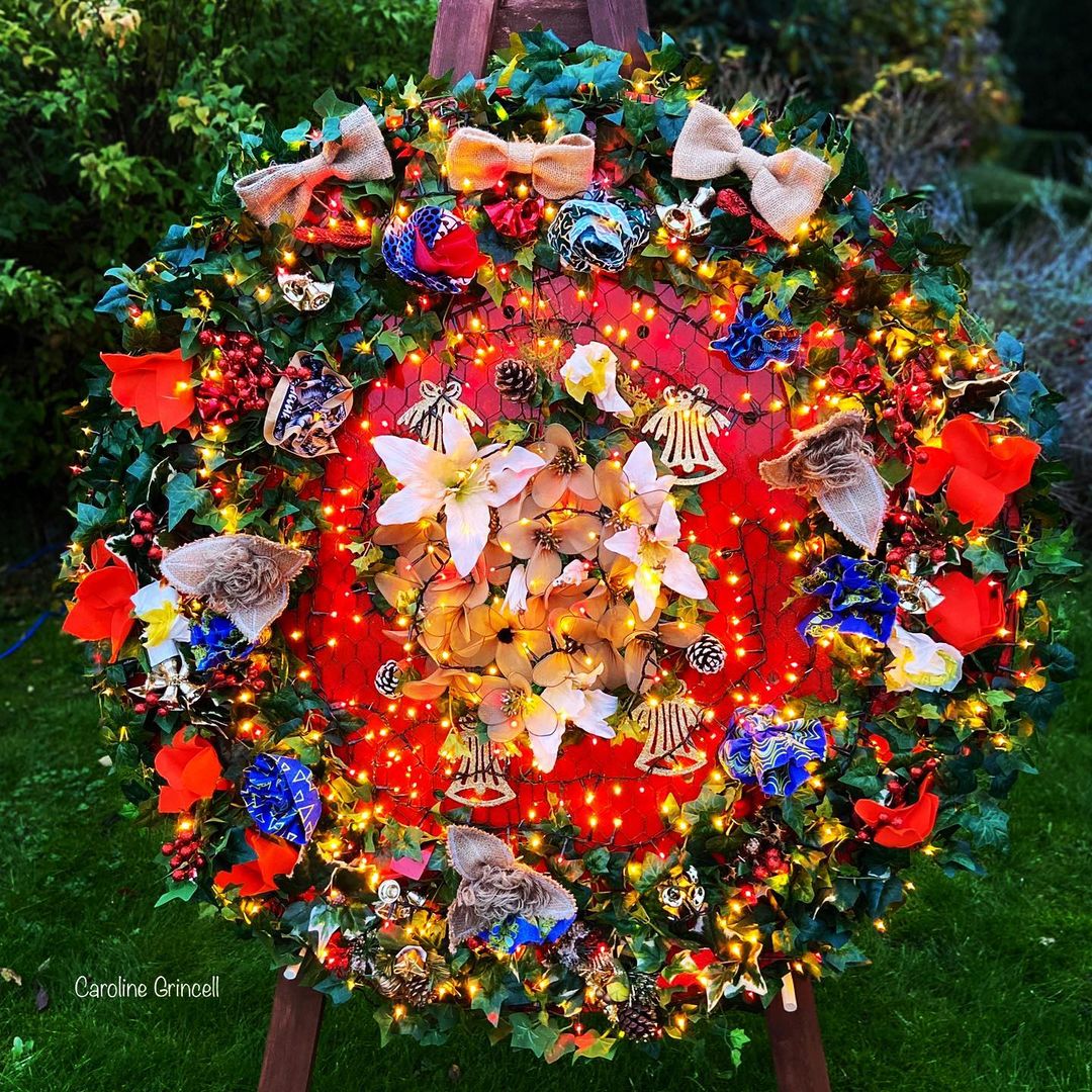 LoveKilkenny's tweet image. One of the many talented Christmas designs that can be found in Butler House Christmas Garden this year. Come for a stroll, soak in the festive atmosphere &amp;amp; appreciate Kilkenny’s fabulous craftsmanship. #VisitKilkenny #kilkennydesigncentre #butlerhouse 📷 @caroline_grincell