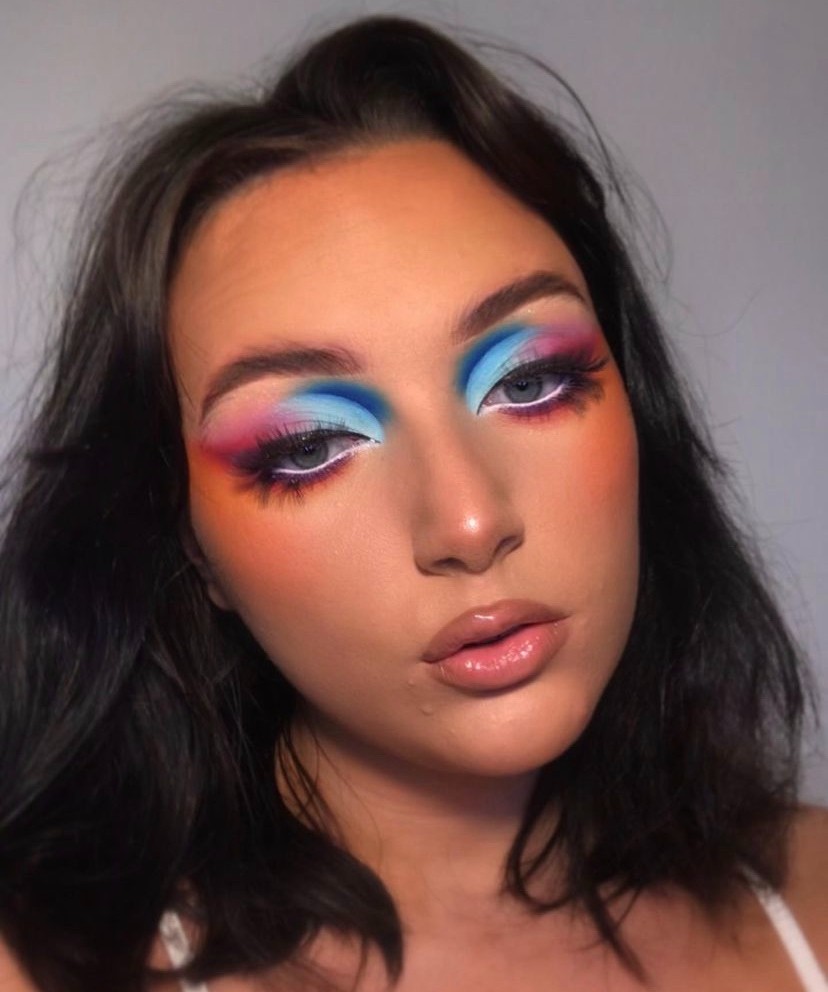 TRNDBTY's tweet image. Look at this amazing look by @kakedbykerri using @plouise_makeup_academy base and touch of frost base to make those eyeshadows pop✨
 
#trndbty #makeupinspo #plouisebase #makeup #glam #christmasglam