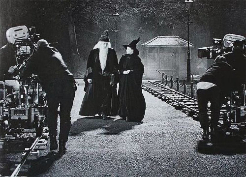 Esta foto se hizo hace ya 24 años y fue la primera imagen de Harry Potter. No digas nada, solo haz RT ⚡️