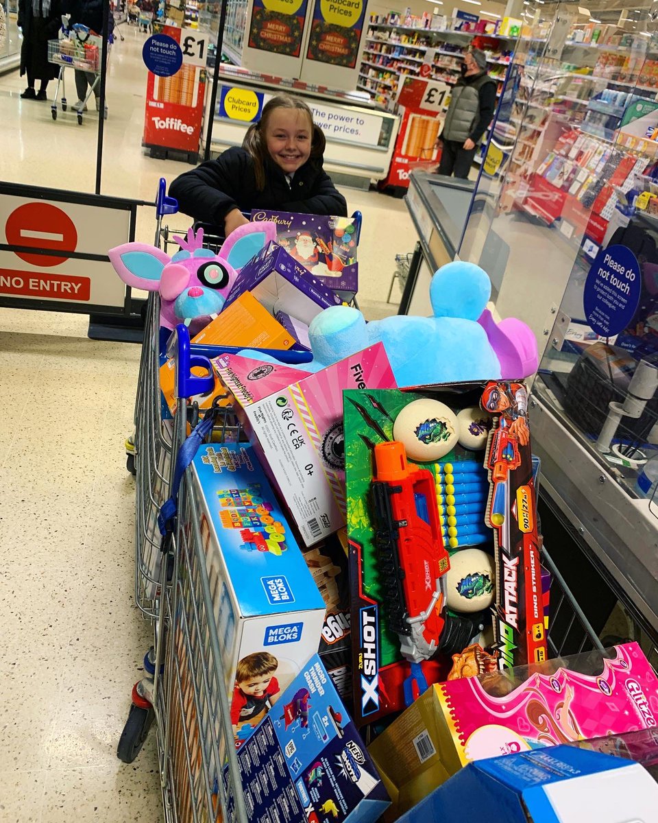 danielle_j123's tweet photo. I’m Honestly blown away by the generosity from tesco Burnage they kindly donated there book club money  from this month so that Teagan-Rose could come in and pick presents for the children at @WoodSt_Mission special thanks to Amanda who works there for making this happen ❤️ https://t.co/PDMOFN3AGb