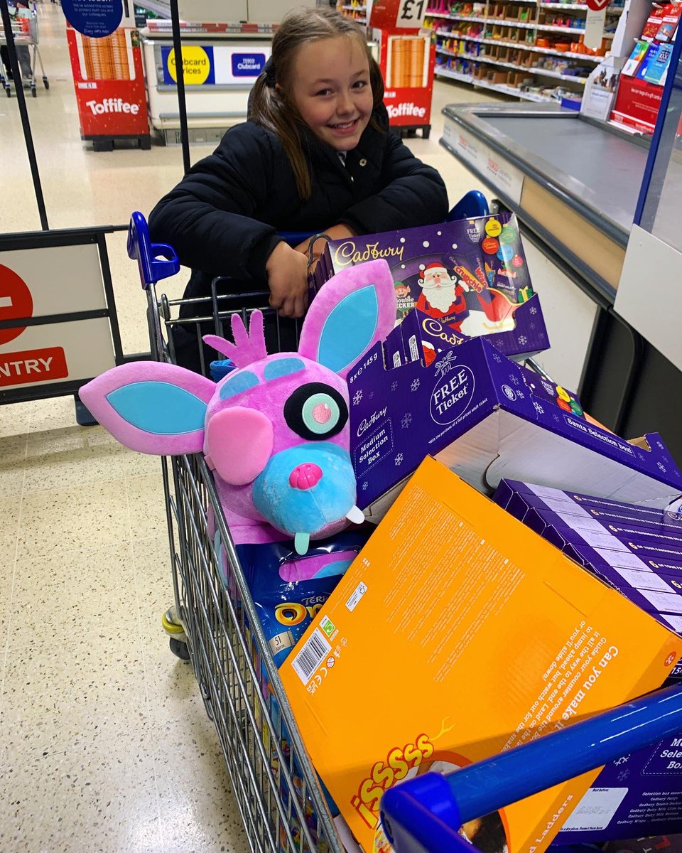 danielle_j123's tweet photo. I’m Honestly blown away by the generosity from tesco Burnage they kindly donated there book club money  from this month so that Teagan-Rose could come in and pick presents for the children at @WoodSt_Mission special thanks to Amanda who works there for making this happen ❤️ https://t.co/PDMOFN3AGb