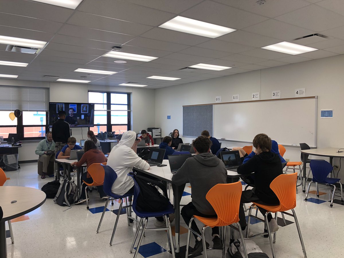 CoachKolons's tweet image. Watched @NPGrizBiz and his students mastering the art of Photoshop and @FacsNp and her students learning to appreciate a good recipe. LOVE the cool chef hats! #NPObserveMe