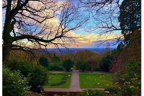 Stunning skies seen from our #ViewingPlatform at the weekend.
Thanks to @Chri3youtwit for the atmospheric pics from your visit to #SeverndroogCastle on Sunday. 
We’ll happily repost the best visitor pics so please share them with us.
#greenwich #london #eltham #shootershill #sky