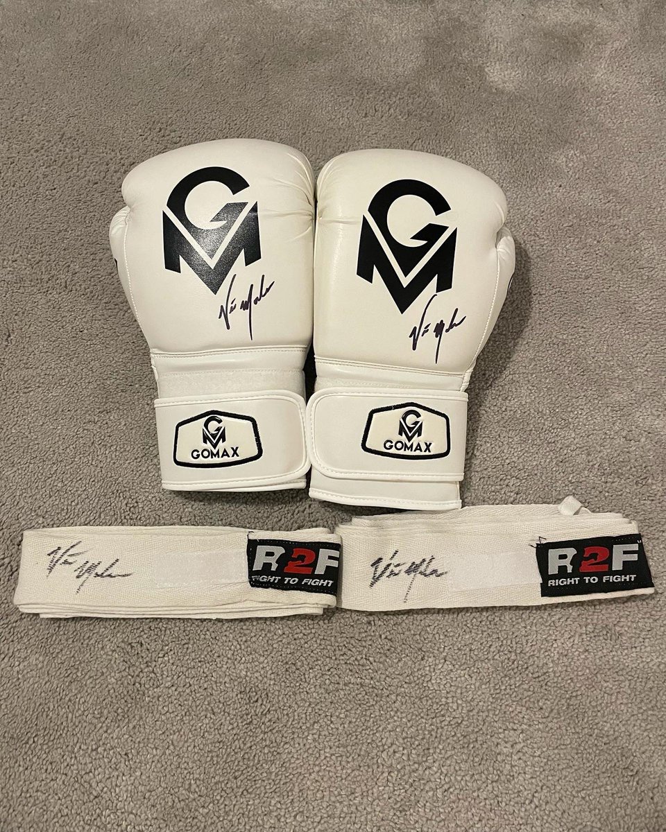 FightFirstFND's tweet photo. 🚨 AUCTION NOW LIVE 🚨

Our set of boxing gloves and hand wraps signed by UFC bantamweight @vandetta135 is now live 🔥

Morales is among the action this Saturday at #UFCVegas44. 

TO BID ON THIS ITEM PLEASE USE THE LINK BELOW ⬇️⬇️⬇️⬇️

https://t.co/7k4ZkNCW4e https://t.co/DctBRRcvzi